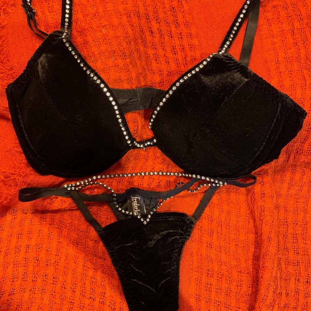 Frederick’s of Hollywood black velvet bra thong @@